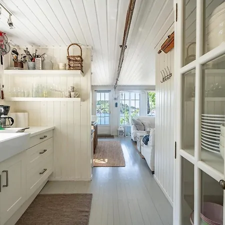 Must Be Experienced, Tommersto Дом отдыха