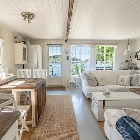 Must Be Experienced, Tommersto Дом отдыха